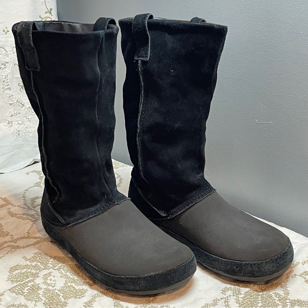 Crocs Berryessa Suede Tall Boots size 9